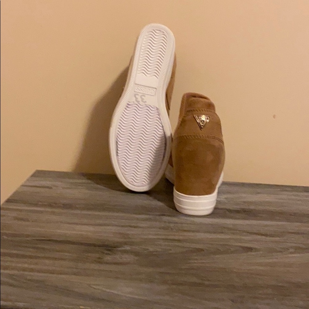 Shoes - Picture 5 of 6